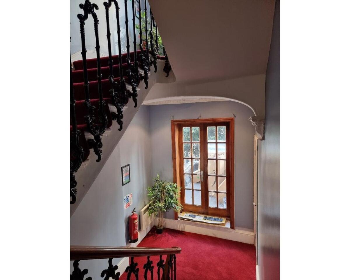 Apartment Fb4-spacious Basement Near Hyde Park *