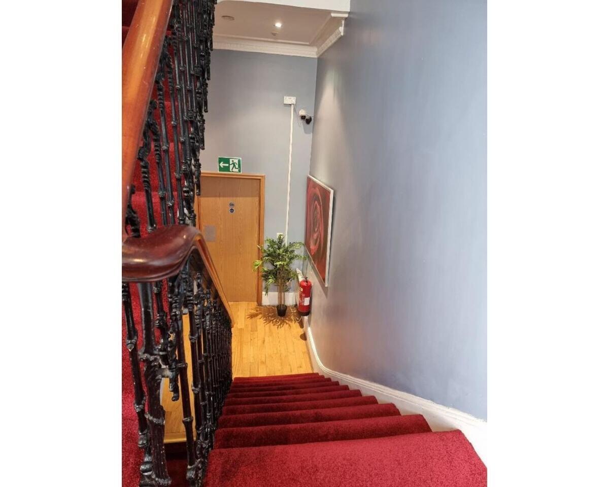 Fb4-spacious Basement Near Hyde Park Apartment