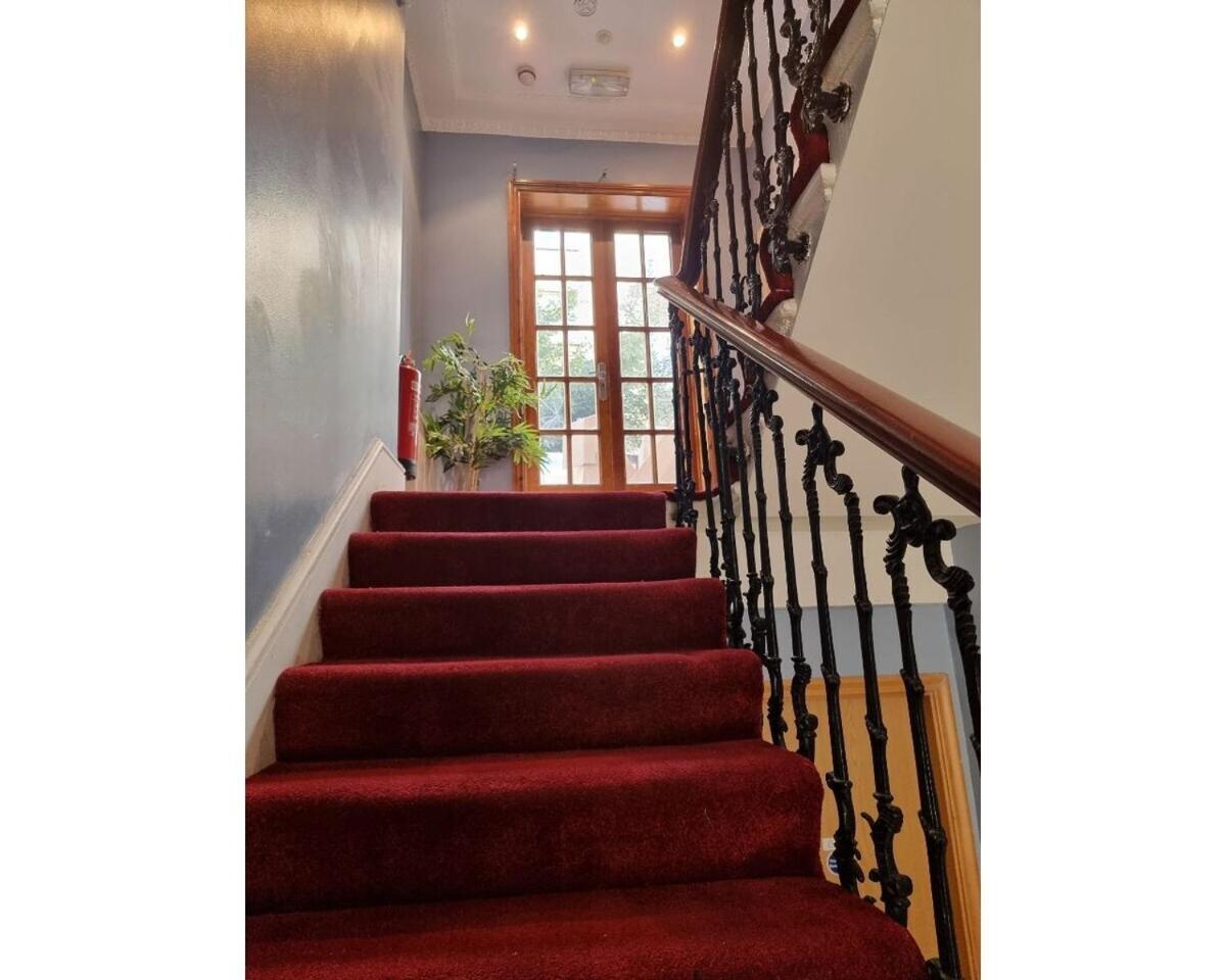 Fb4-spacious Basement Near Hyde Park Apartment *