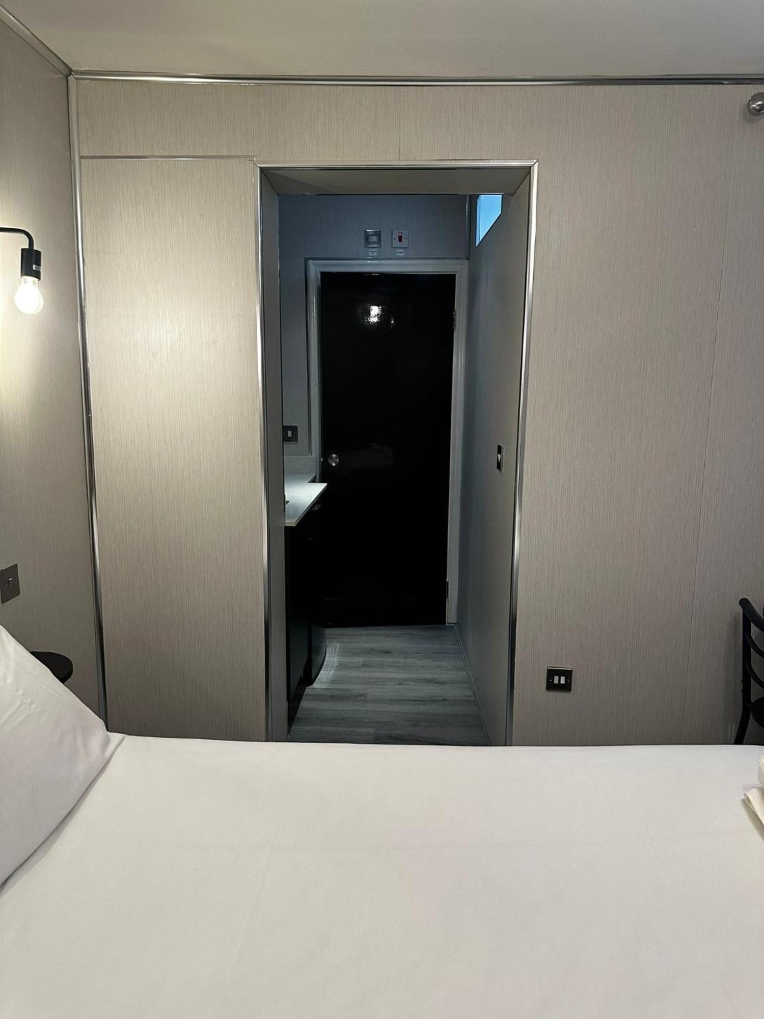 Fb4-spacious Basement Near Hyde Park Apartment