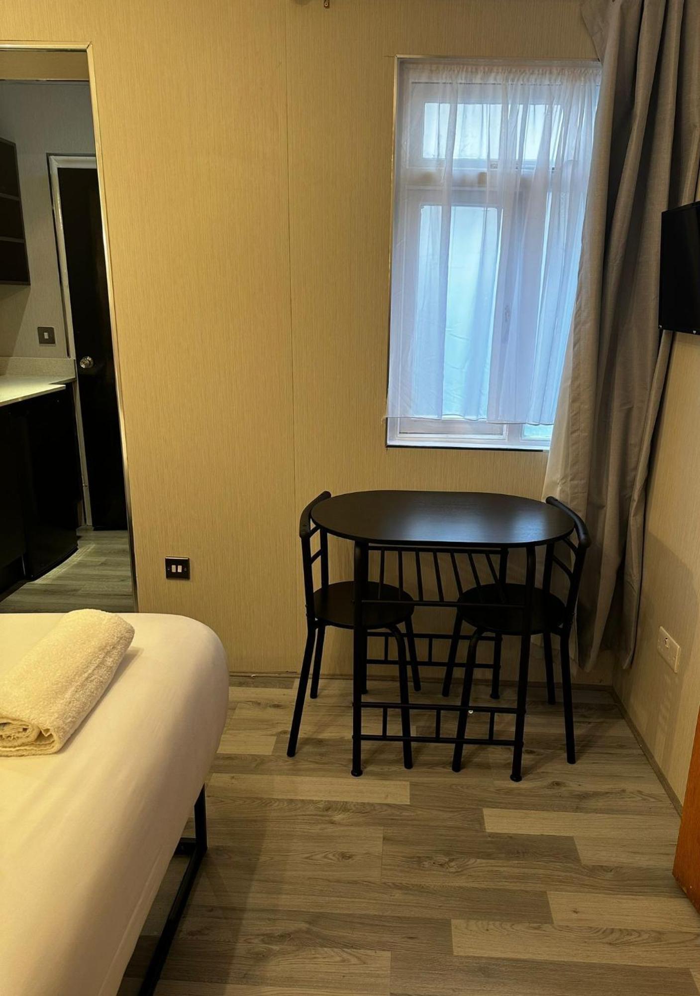 Fb4-spacious Basement Near Hyde Park * London
