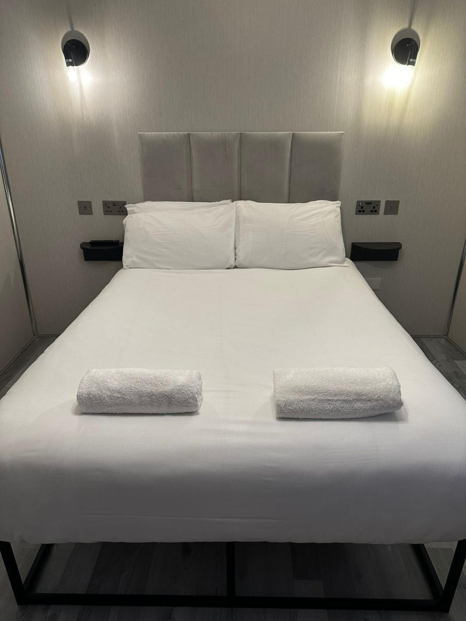 Apartment Fb4-spacious Basement Near Hyde Park