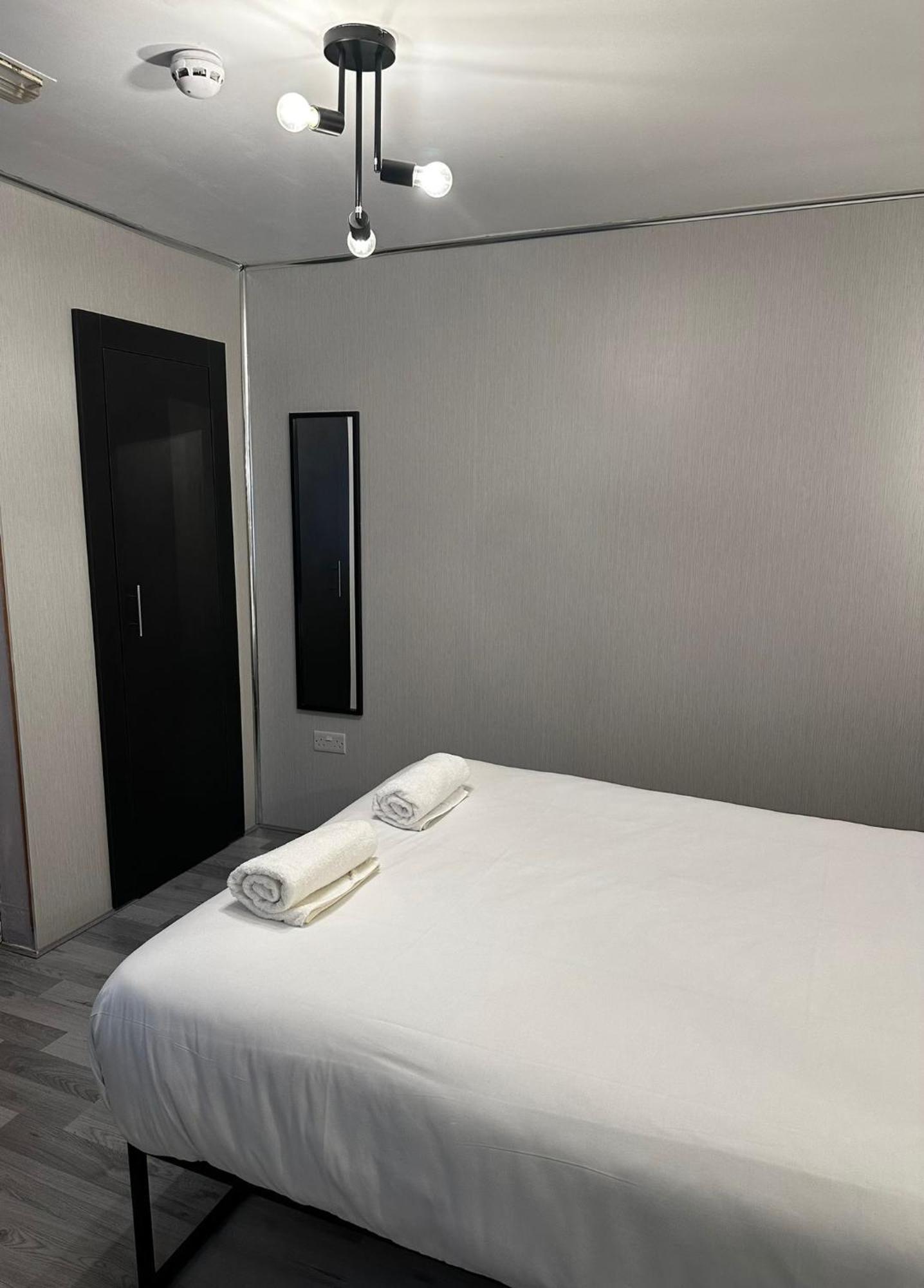 Apartment Fb4-spacious Basement Near Hyde Park *